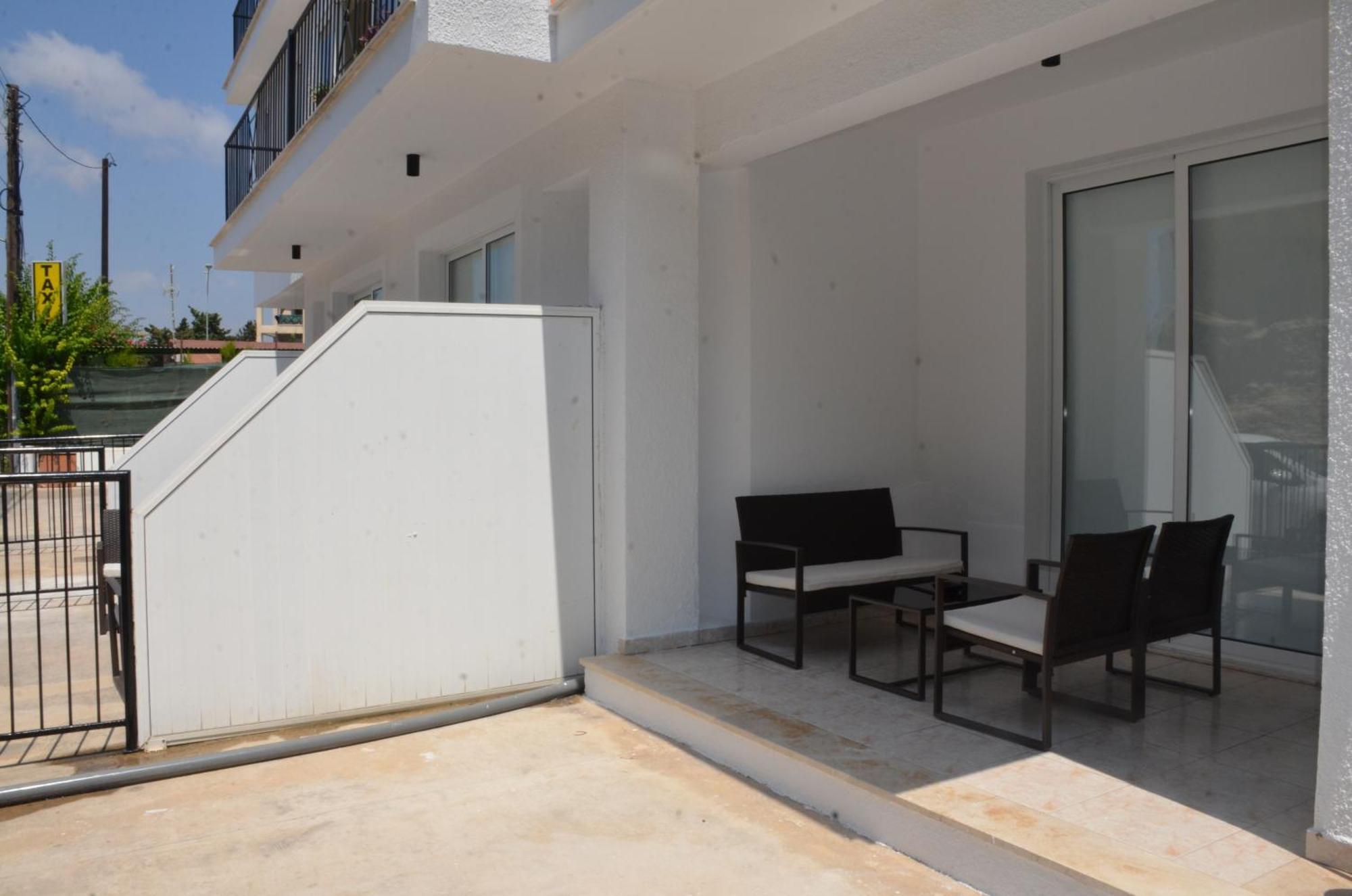 Laertis Apartments - By Imh Travel & Tours Paphos Exterior photo