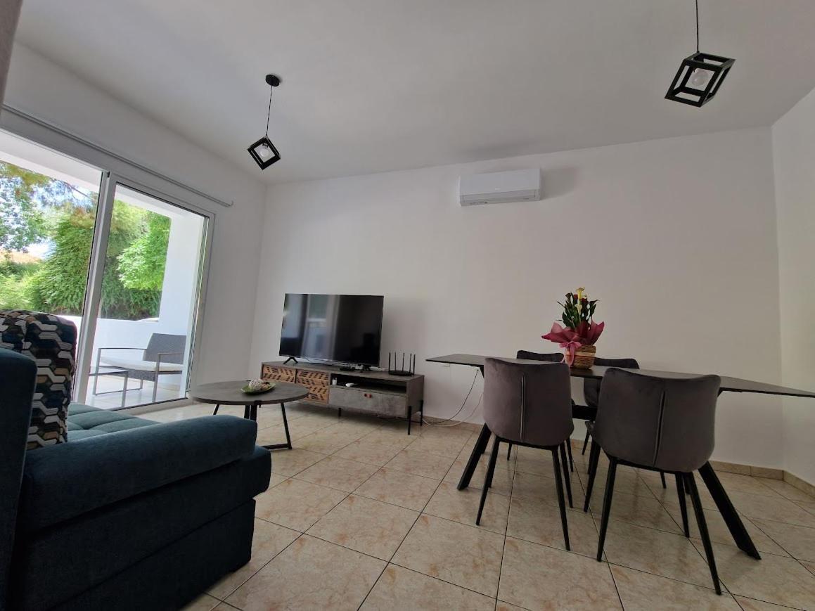 Laertis Apartments - By Imh Travel & Tours Paphos Exterior photo